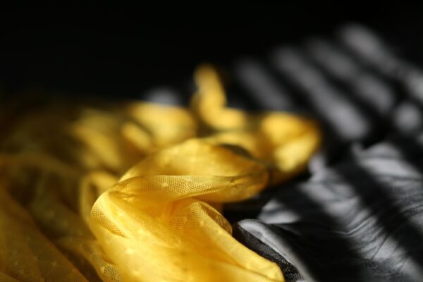 Photo yellow dress